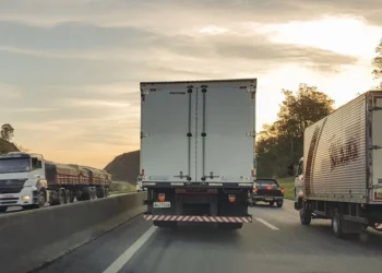 Custos logísticos chegam a 15,5% do PIB e pressionam a economia brasileira em 2025