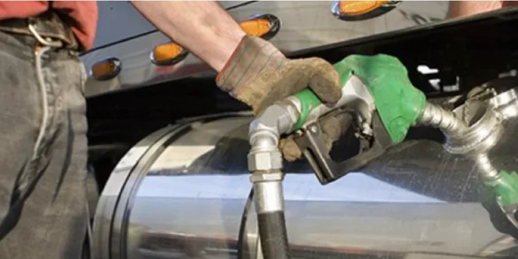 Diesel sobe mais de 13% em março e deve impactar custos com transporte