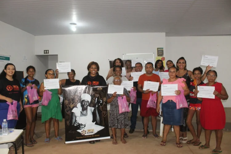 Conexão Quilombola do quintal ao tablet: mulheres da comunidade Malhadinha dão os primeiros passos no mundo digital