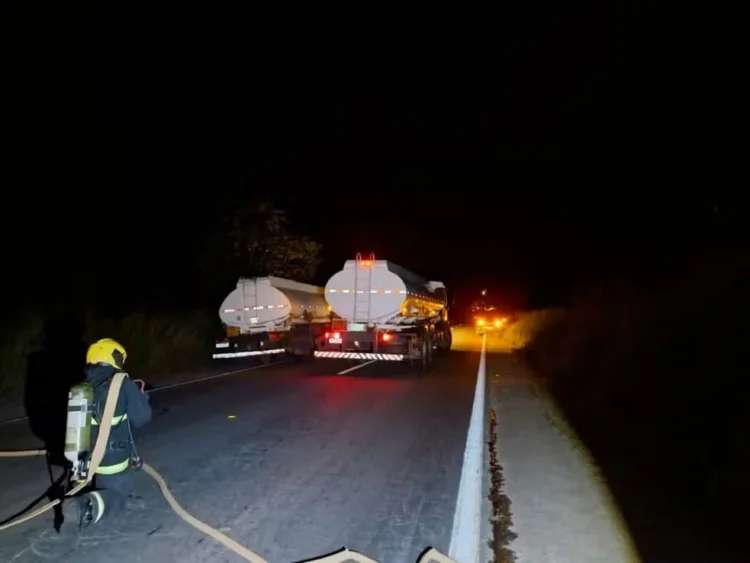 BR-153 é bloqueada após vazamento de gasolina e diesel no norte do estado