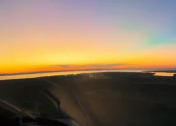 Pouso ao entardecer em Palmas chama atenção e encanta apaixonados por aviação