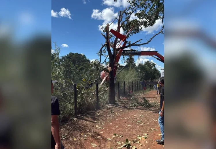 Helicóptero da dupla Henrique e Juliano cai em area rural de Porto Nacional, no Tocantins