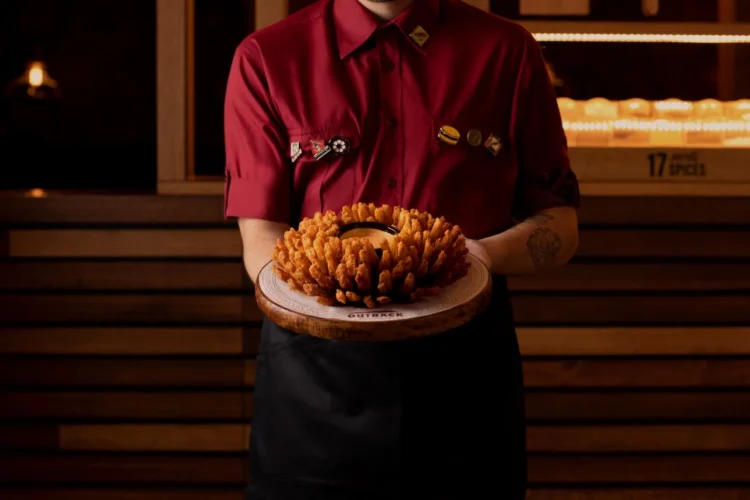 Outback oferece 81 vagas de emprego para nova unidade no Capim Dourado Shopping, em Palmas