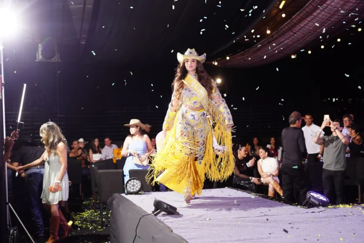 Sophia Araújo é eleita a Rainha Expoara 2026 