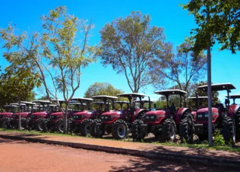 Novos tratores e pá-carregadeira ampliam apoio à agricultura familiar em Palmas