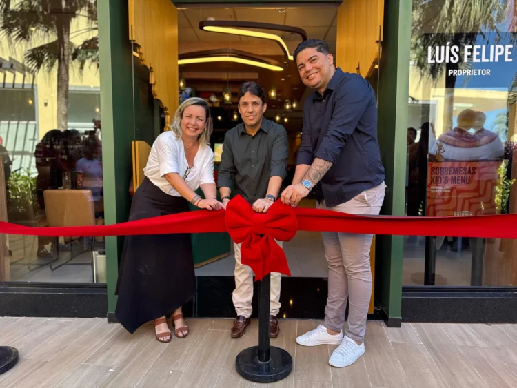 Outback inicia operação no Tocantins com doação de R$ 20 mil a UPMM