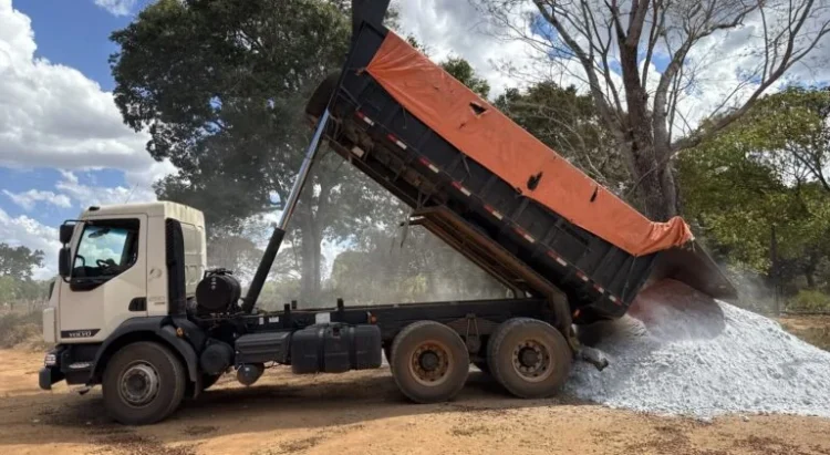 Agricultores familiares de Gurupi recebem 260 toneladas de calcário para correção do solo