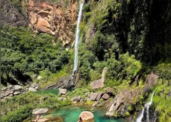 Justiça determina reabertura de acesso à Cachoeira do Catoá após bloqueio de estrada em Paranã