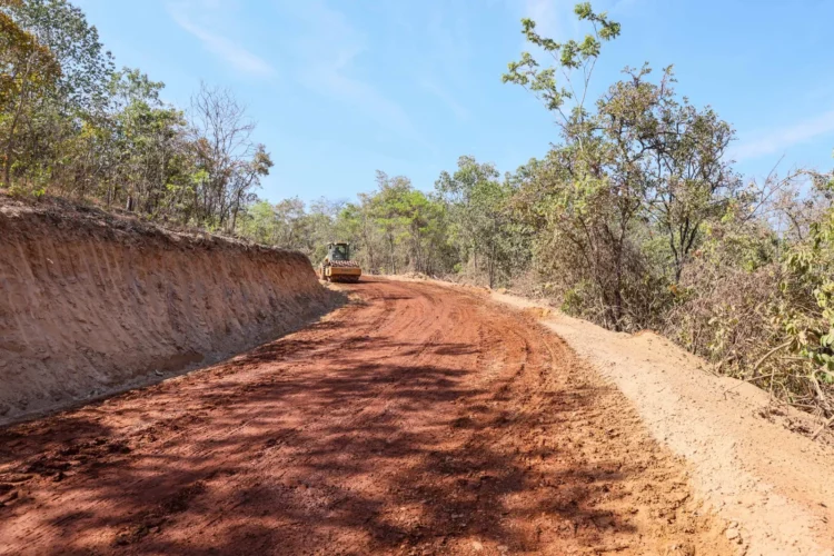 Estradas vicinais de Palmas passam por recuperação para facilitar escoamento da produção rural
