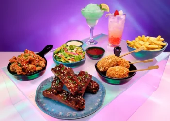Outback transforma cultura coreana em plataforma de experiências, com sorteios de viagens para a Coreia do Sul e gift cards de K-Beauty na Sephora